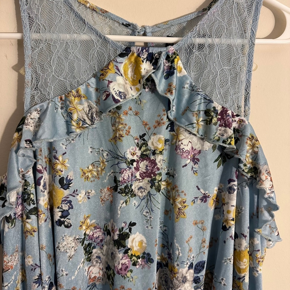 Women's Almost Famous Floral Cold Shoulder Top Size L Blue - Picture 2 of 4